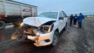 Fuerte choque de trabajadores petroleros en la Ruta 7, entre El Chañar y Añelo: hay un herido
