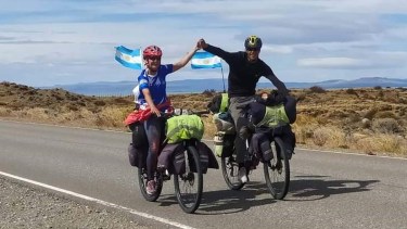 Viajan en bici hace tres años en busca de la libertad: Caro y Chucho dejaron su huella en la Patagonia