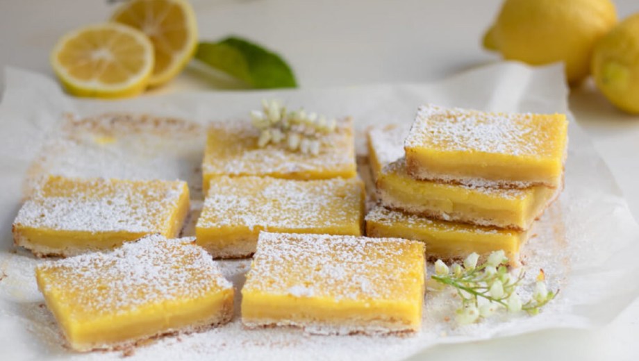 Cuadrados de limón sin harina ni azucar.