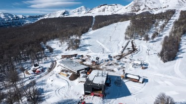 Cerro Chapelco a toda marcha: construyeron en 15 días un parador que recibirá a 800 personas