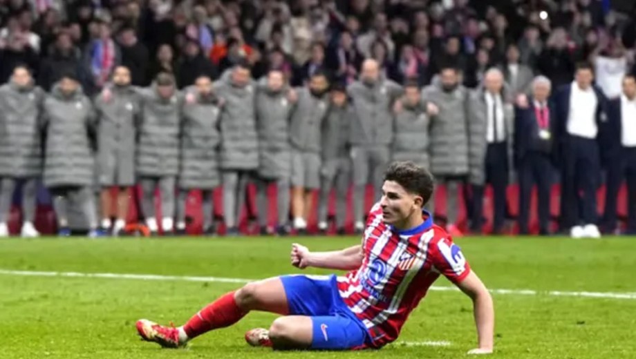 Denuncian que la UEFA manipuló imágenes del penal a Julián Álvarez al Real Madrid. 