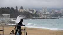 Imagen de Chile bajo alerta de tsunami: qué es y cómo encontrar la Cota 30 donde piden refugiarse de las olas