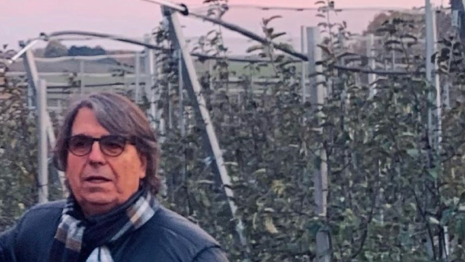 Luis Fernández en Hamburgo, Alemania, en 2019 recorriendo cultivos orgánicos.