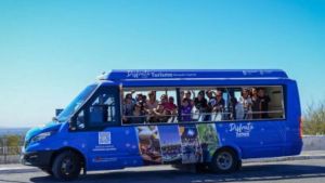 Redescubrí el Paseo de la Costa de Neuquén en un minibus: los tours low cost para disfrutar estas vacaciones