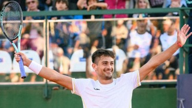 Gran victoria de Mariano Navone, venció a Denis Shapovalov y se metió en segunda ronda de Wimbledon. 





