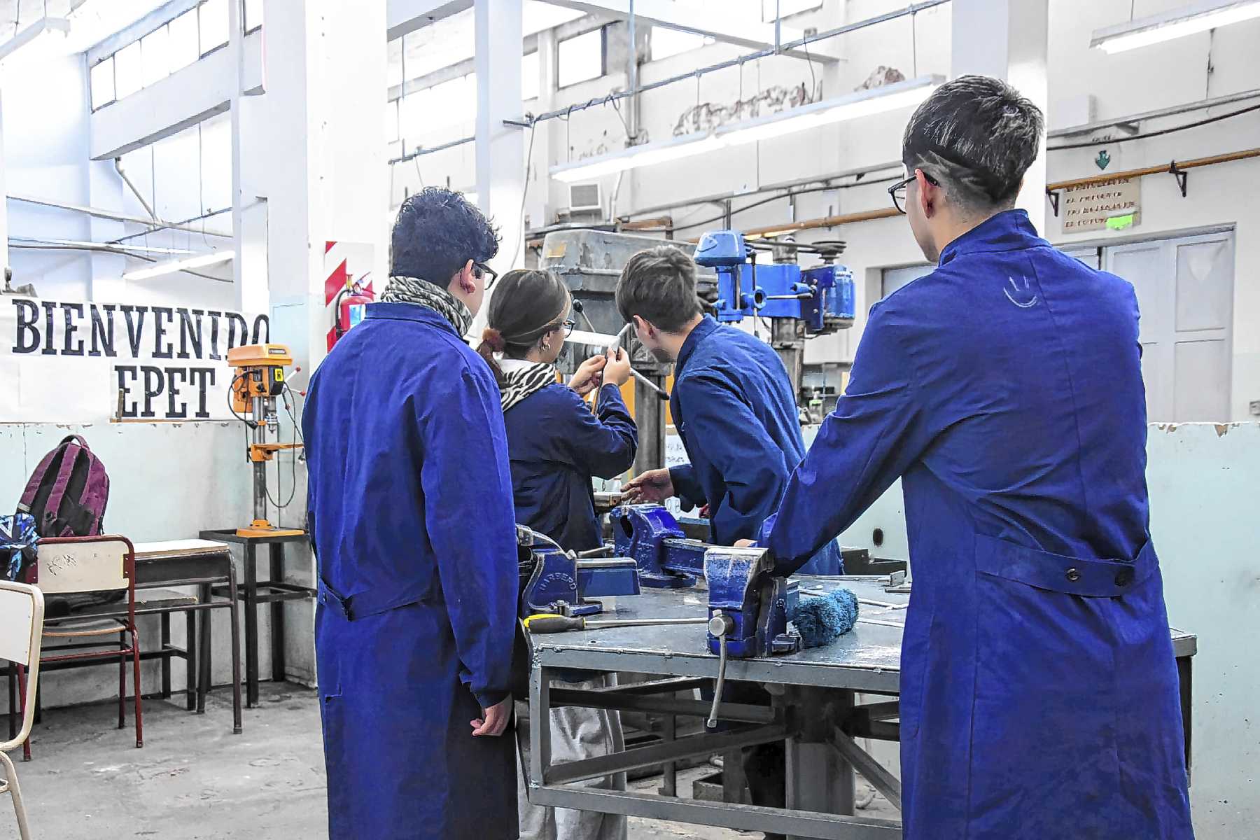 Más de mil estudiantes técnicos finalizan el secundario