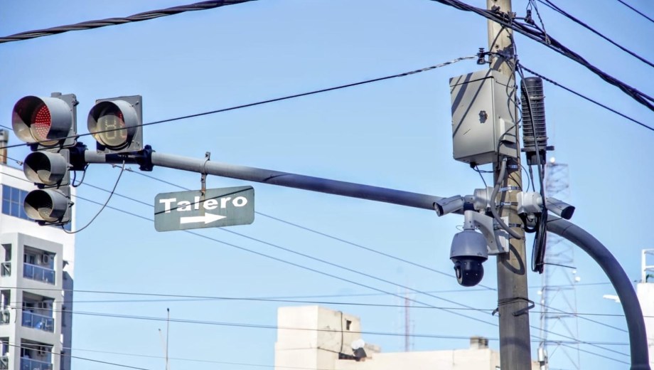 Cada cámara registró 2,8 infractores por día en Julio de 2025 en Neuquén (foto Cecilia Maletti)