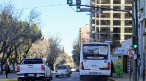 Tránsito marcado por IA: avanza la instalación de semáforos inteligentes en Neuquén
