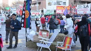 El gobierno respondió tras el desalojo del acampe mapuche: no cierra el diálogo, pero habló de «coacción»