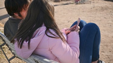 Sin celulares en las aulas: Neuquén aplicará la ley desde el próximo lunes