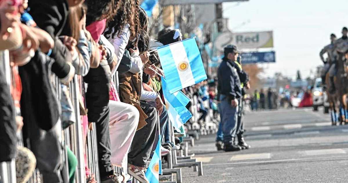 Video | Así fue el desfile por el Día de la Independencia en Neuquén ...