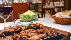 Fue a una parrilla y se quejó por la poca variedad para veganos: la respuesta del comercio fue contundente 