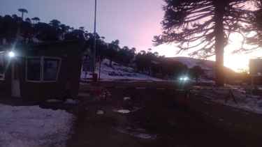 Gendarmería insta a los vehículos a volver por la inhabilitación del paso. Foto: gentileza. 