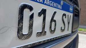 Faltante de patentes en Argentina: el gobierno de Javier Milei anunció cuándo normalizará la entrega