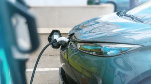 El Gobierno oficializó cambios en la importación de autos eléctricos: el tope arancelario subió a US$ 35.000