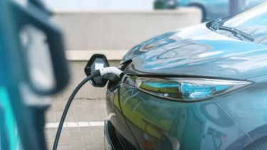 Asignaron cupos anuales para la importación de vehículos: llegarán 50.000 autos eléctricos e híbridos