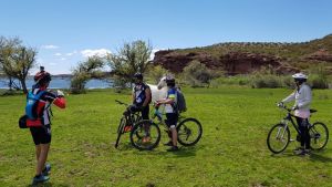 De la bici al fogón: merienda patagónica tras un recorrido entre el paisaje de Villa El Chocón