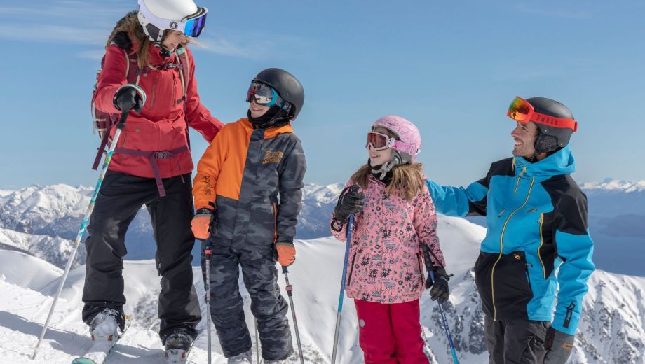 Habilitan pistas con nieve artificial en la cerro Catedral en Bariloche. Foto gentileza. 