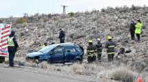Imagen de Vuelco fatal sobre la Ruta 6 al norte de Roca: un hombre y su hija sobrevivieron, cómo es su estado
