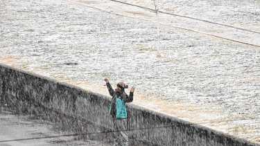 Nieve, viento y lluvia: el pronóstico oficial actualizó la lista de provincias en alerta este sábado