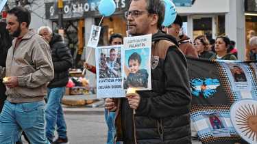 «Justicia por Valentín»: así fue la marcha a un año de la muerte del pequeño en un sanatorio de Roca