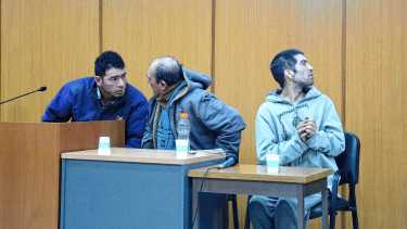 Los tres sospechosos por el homicidio de Juan Ramón Riquelme fueron imputados. Foto Andrés Maripe.