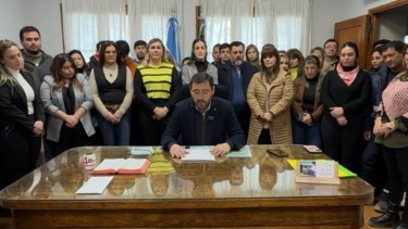 Crisis en Allen: cambios en el gabinete de Román, tensión con los gremios y paritarias sin avances