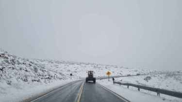 Ruta 237 de Neuquén cortada por hielo y niebla este lunes: qué tramo está afectado