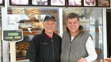 Historias con el pan de cada día: la esquina de Senillosa que vio de todo