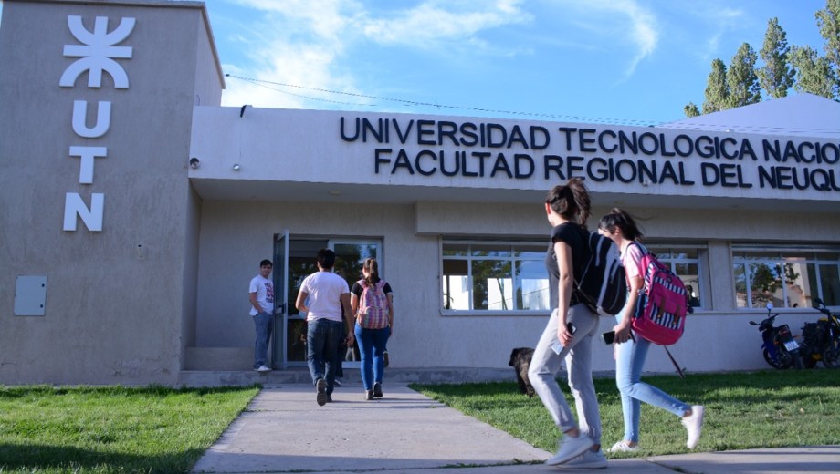 La facultad Regional del Neuquén de la UTN tiene su sede central en Plaza Huincul (Foto: gentileza)