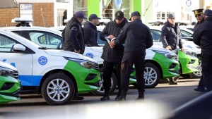 Weretilneck entregó nuevos patrulleros y motos para la Policía de Río Negro