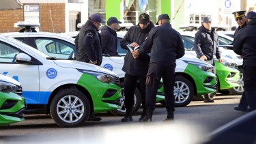 Los móviles se destinarán a diferentes unidades de la Provincia. Foto: Marcelo Ochoa.