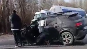 Fuerte choque cerca del Tercer Puente, en Cipolletti: se desmayó e impactó contra un camión