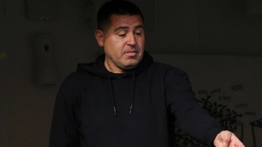 Juan Román Riquelme negocia con San Lorenzo por un jugador.