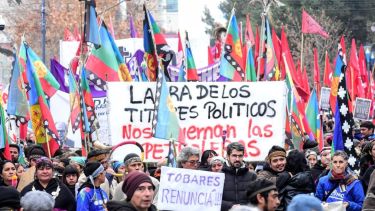 Video | Marcharon contra el desalojo al acampe mapuche en Neuquén: «Decidimos que no fuera una tragedia»