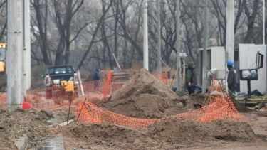 Los alrededores del Paseo de la Costa se renuevan a toda máquina: Neuquén avanza con asfalto y obras pluviales claves