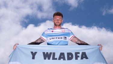 Furor por el Wrexham, el club británico que homenajeó a la comunidad galesa de la Patagonia