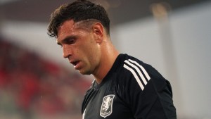 Dibu Martínez volvió a atajar en Aston Villa y hay incertidumbre sobre su futuro: ¿se queda o se va?