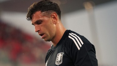 Dibu Martínez volvió a atajar en Aston Villa y hay incertidumbre sobre su futuro: ¿se queda o se va?