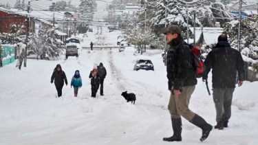 Alerta máxima en Neuquén y Río Negro: la nieve y la lluvia llegarán con fuerza este lunes