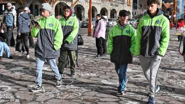 En este momento, hay jóvenes uruguayos y de Mar del Plata en la ciudad lacustre. Foto: Chino Leiva