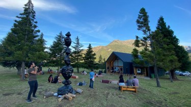 El tesoro escondido del gran laberinto de la Patagonia es una galería de arte: así bajaron los costos al 50% para construirla