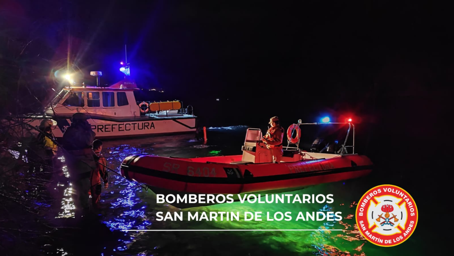Buzos trabajan en el sector para ubicar el vehículo. Foto: bomberos voluntarios de SMA.