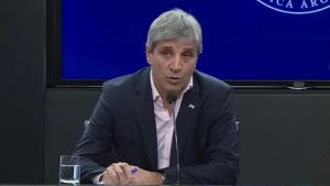 Luis Caputo: tranquilidad en el mercado cambiario y previsibilidad para la economía argentina