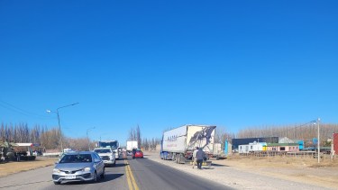 Se durmió al volante en Ruta 22 y chocó contra un camión en Allen. Foto: gentileza.