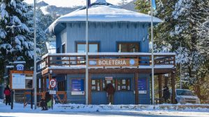 Cómo funciona el estacionamiento del cerro Bayo en Villa La Angostura: piden no dejar objetos de valor