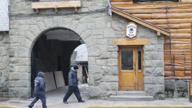 Bariloche: atacó con un hacha a su expareja que se salvó porque estaba desafilada