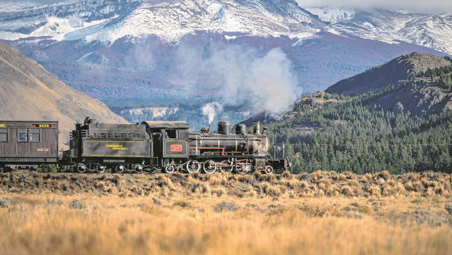 La Trochita ofrece un viaje único por la historia y los paisajes.  Foto Turismo Esquel. 