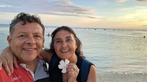 La vuelta al mundo en 50 días: son docentes y sellaron su amor en un viaje inolvidable desde Neuquén