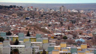 Allanamiento por drogas en Neuquén terminó con cuatro imputados: vendían desde una ventana